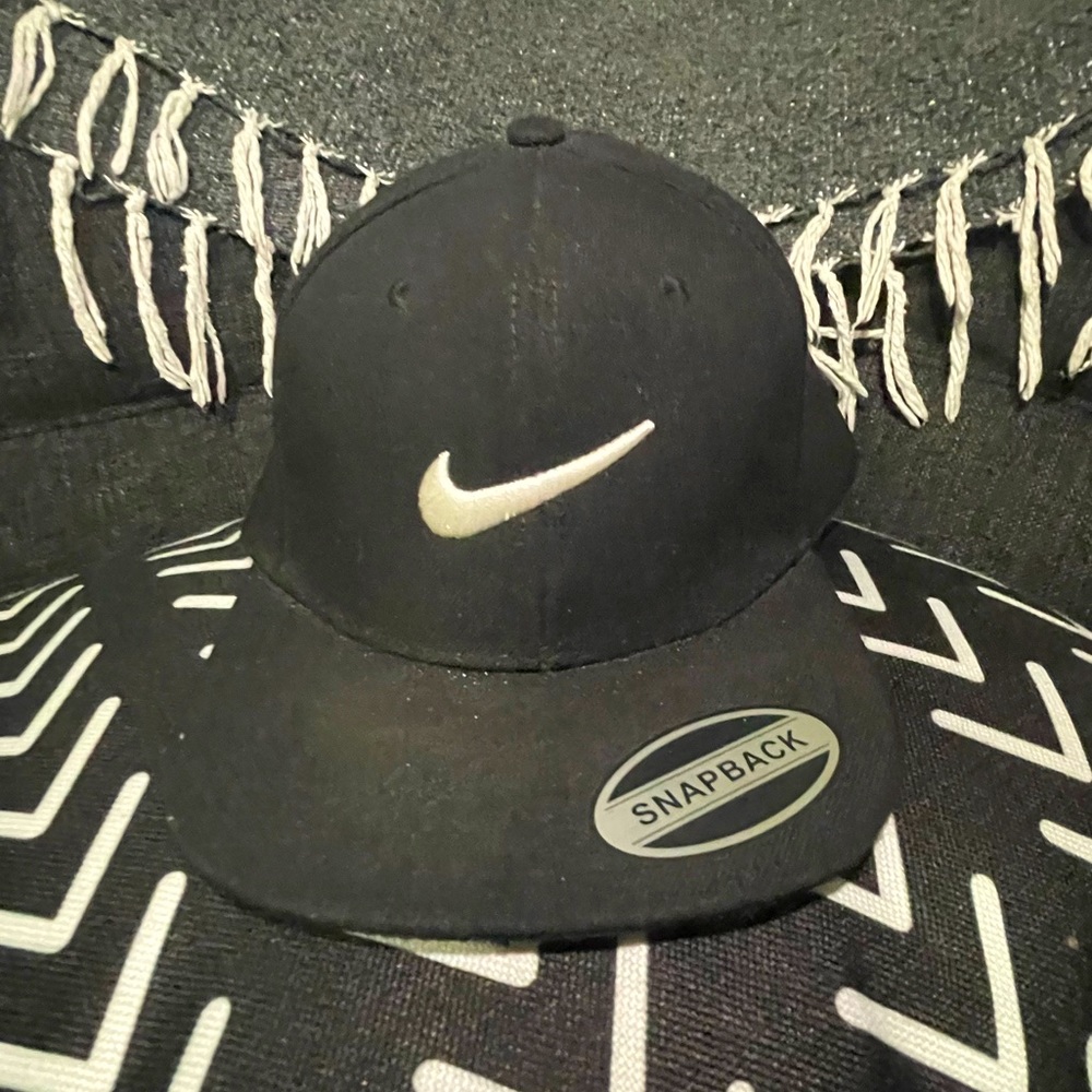 Gently WORN NIKE SNAPBACK CAP